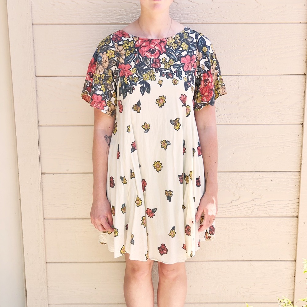 Open back flowery summer dress